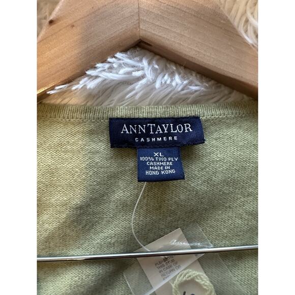 Ann Taylor Cashmere Sweater XL GreenV-Neck Soft Knit Preppy Winter NWT - Picture 4 of 4